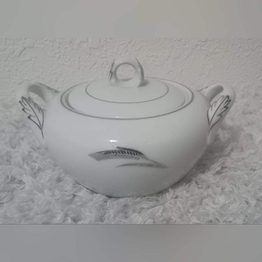 Fukagawa Arita, Pattern No. 931, Made in Japan, Sugar Bowl w/Lid, Platinum Wheat